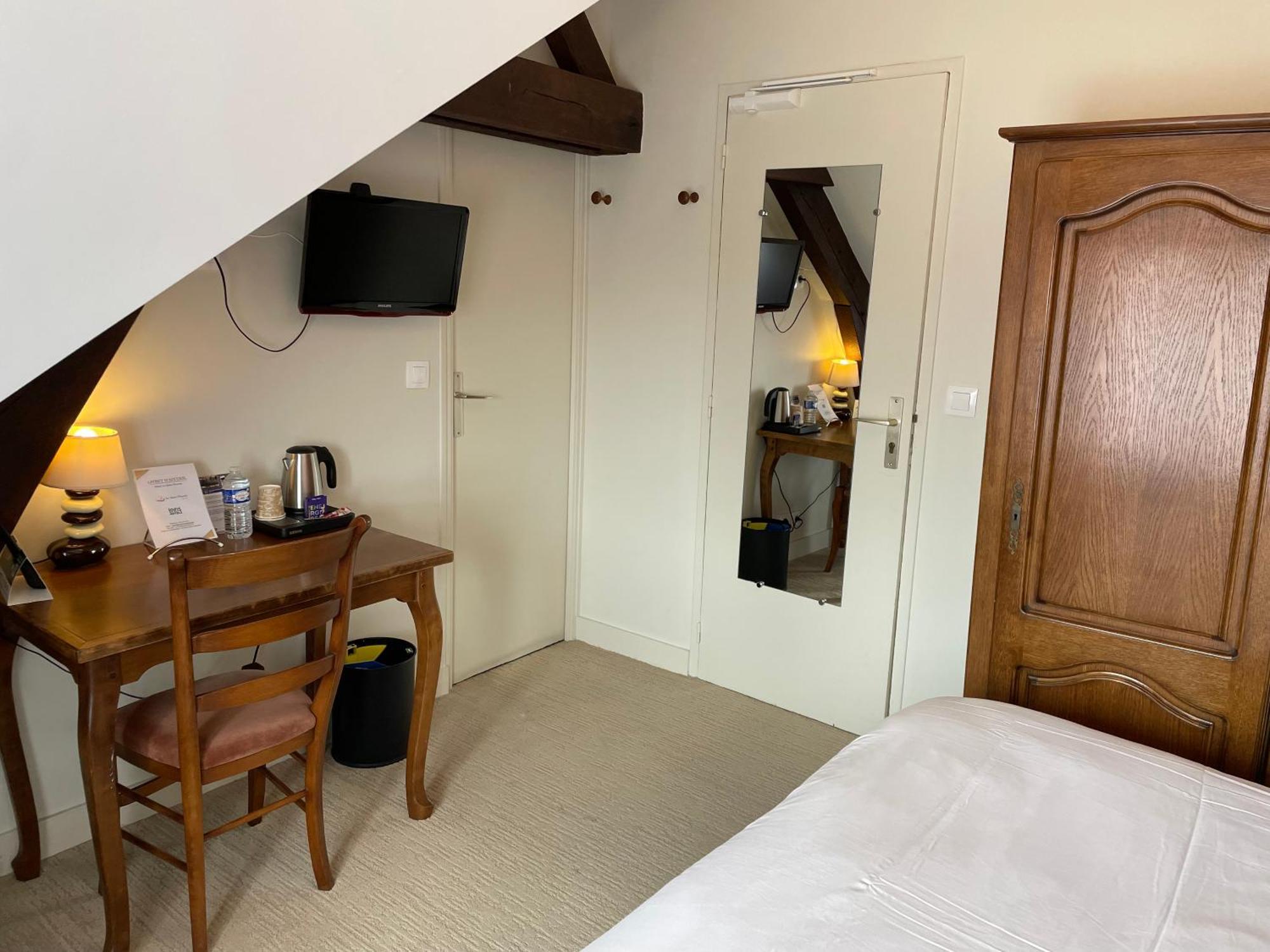 Logis Hotel Le Saint Florent مو بري شانبورْ المظهر الخارجي الصورة