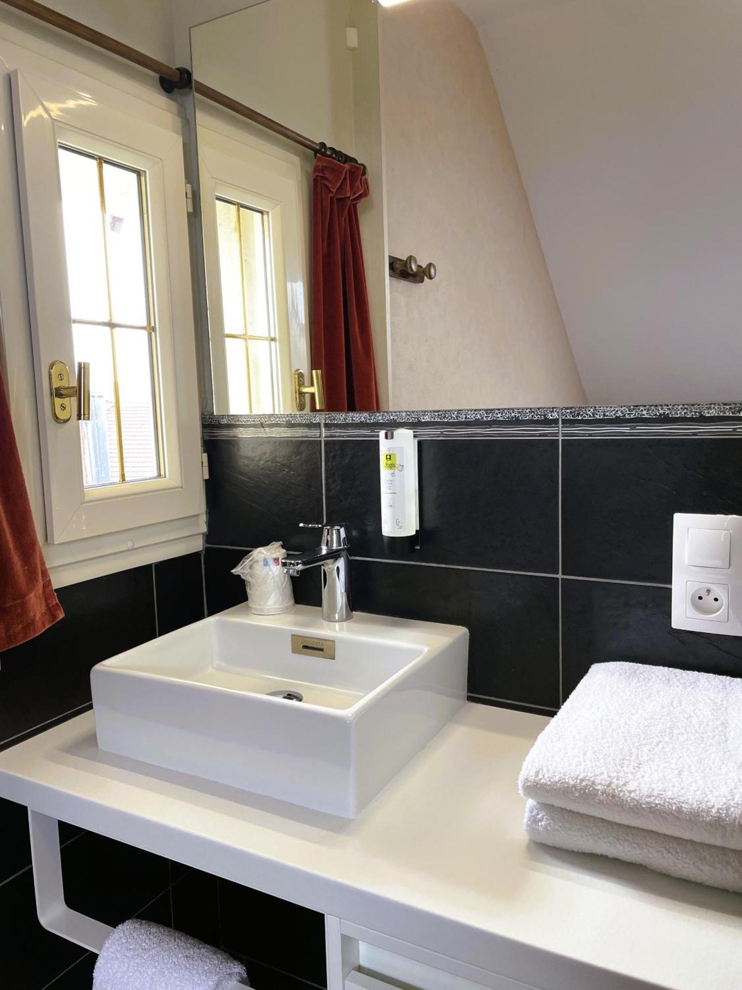 Logis Hotel Le Saint Florent مو بري شانبورْ المظهر الخارجي الصورة