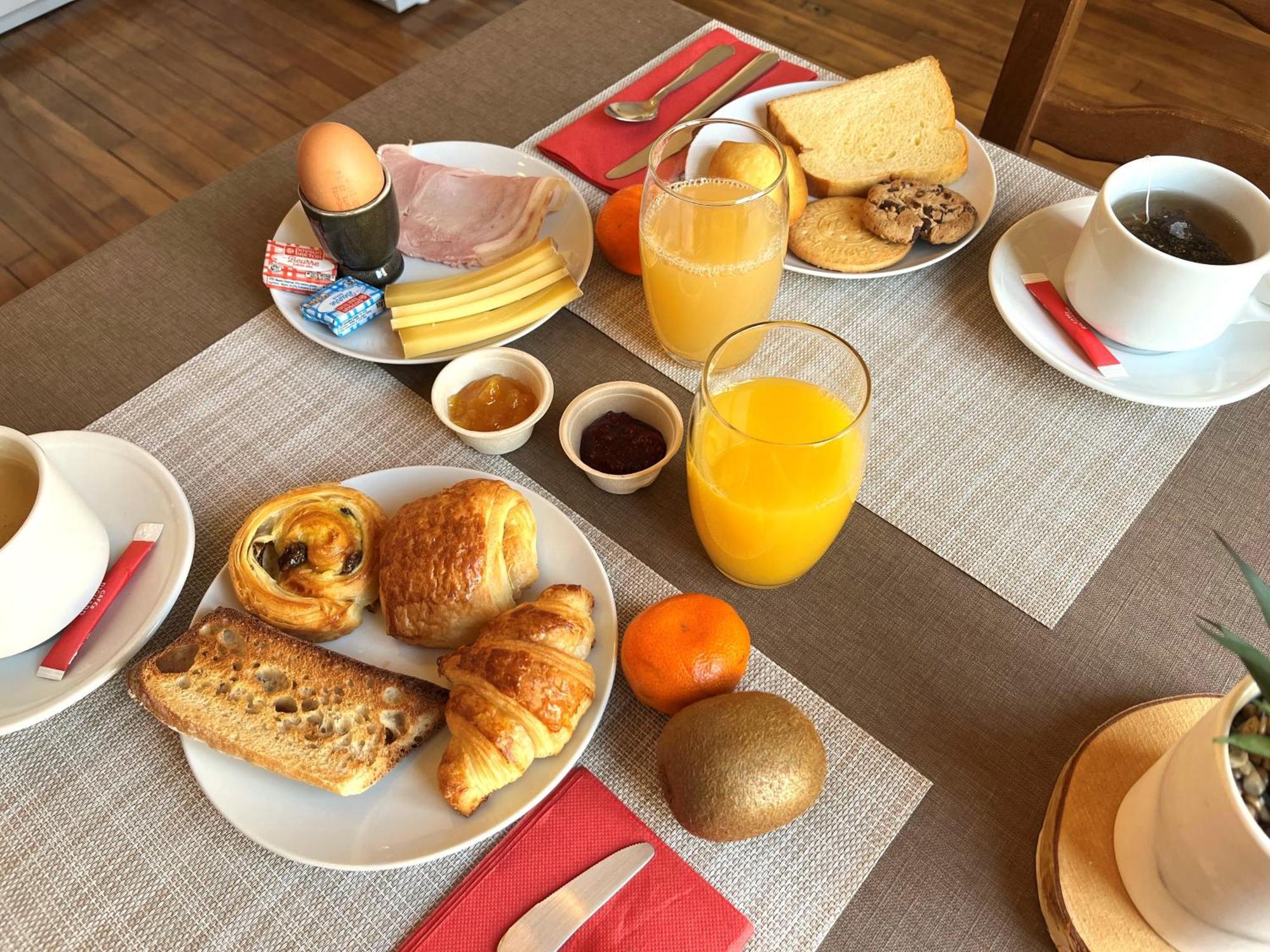 Logis Hotel Le Saint Florent مو بري شانبورْ المظهر الخارجي الصورة